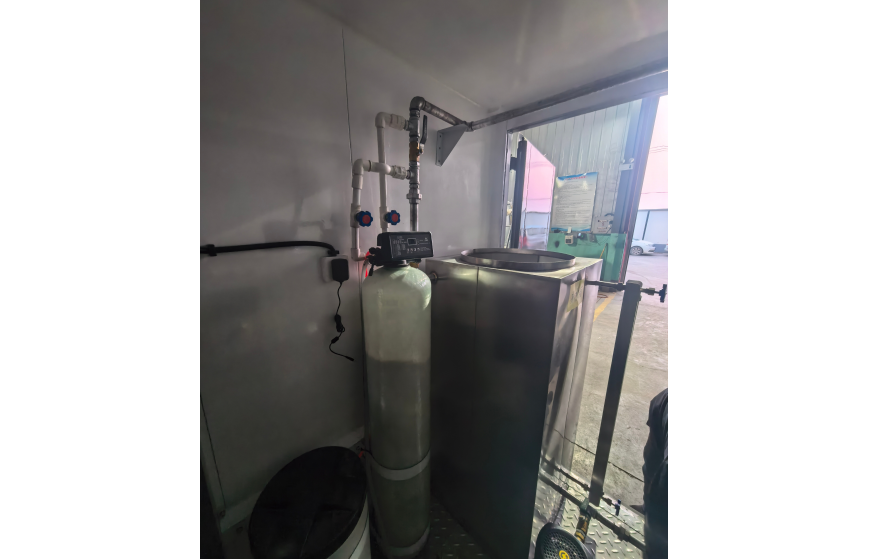 Integrated heating and cooling system